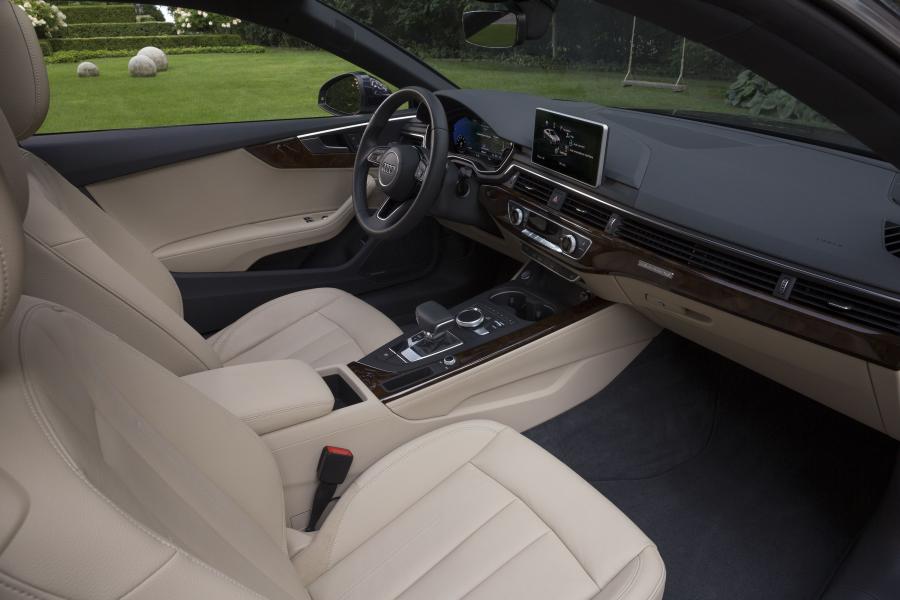 Интерьер Audi A5 Coupe 2.0T Quattro 2016 года  (NA) (фото 12 из 14)